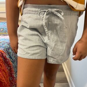 American Eagle Outfitters Gray Striped Women Shorts